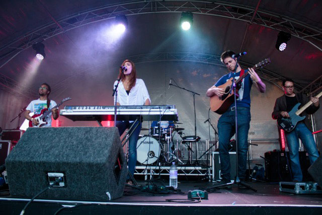 Jessica and her band at Broadfest, Broadway. Photography by Luke Barrett